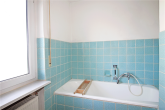 Badewanne - Einfamilienhaus mit Wintergarten, Terrassen und Balkon in ruhiger Wohnlage