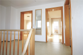 Flur Obergeschoss - Einfamilienhaus mit Wintergarten, Terrassen und Balkon in ruhiger Wohnlage