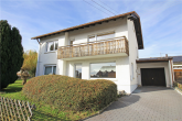 Straßenansicht - Einfamilienhaus mit Wintergarten, Terrassen und Balkon in ruhiger Wohnlage