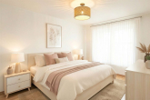 Schlafzimmer - (KI generiert) - Betreutes Wohnen im Zentrum – helle 3-Zimmer-Wohnung mit Balkon