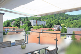 Markis mit Elektroantrieb - Helle Penthouse-Wohnung mit ca. 60 m² Außenfläche: Große Dachterrasse, Loggia und Balkon