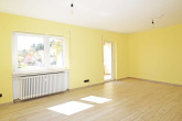 Wohn- / Essbereich - Modernisiert und bezugsfertig – gepflegte 3-Zimmer-Wohnung mit Balkon und Garage