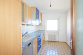 Einbauküche - Modernisiert und bezugsfertig – gepflegte 3-Zimmer-Wohnung mit Balkon und Garage
