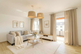 Wohnbereich mit Zugang zum Balkon - KI-generiert - Modernisiert und bezugsfertig – gepflegte 3-Zimmer-Wohnung mit Balkon und Garage