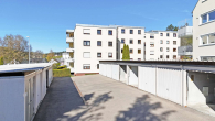 Ostansicht und Hof - Modernisiert und bezugsfertig – gepflegte 3-Zimmer-Wohnung mit Balkon und Garage