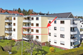 Außenansicht - Modernisiert und bezugsfertig – gepflegte 3-Zimmer-Wohnung mit Balkon und Garage