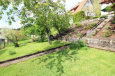gepflegte Gartenanlage - Gepflegtes Einfamilienhaus mit Panoramablick in Waldrandlage