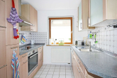 Einbauküche - Gepflegtes Einfamilienhaus mit Panoramablick in Waldrandlage
