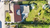 Luftaufnahme - Wohnhaus mit besonderem Charme und idyllischem Garten