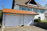 Doppelgarage mit direktem - Wohnhaus mit besonderem Charme und idyllischem Garten