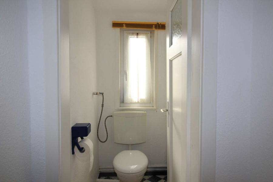 separates WC