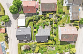 Luftaufnahme - Attraktives Wohnhaus mit Einliegerwohnung in bevorzugter Wohnlage