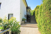 Zugang zum Wohnhaus - Attraktives Wohnhaus mit Einliegerwohnung in bevorzugter Wohnlage