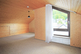 Dachzimmer 1 - Attraktives Wohnhaus mit Einliegerwohnung in bevorzugter Wohnlage