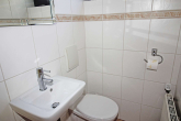 Gäste-WC - Attraktives Wohnhaus mit Einliegerwohnung in bevorzugter Wohnlage