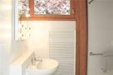 Bad en Suite / Erdgeschoss - Transparente Eleganz – Design aus Holz und Glas in bester Wohnlage