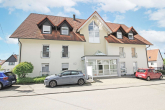 Außenansicht - Helles Single-Appartement mit Westbalkon und Garage