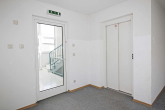 Aufzug - Helles Single-Appartement mit Westbalkon und Garage