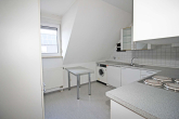 Einbauküche - Helles Single-Appartement mit Westbalkon und Garage