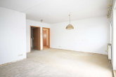 Wohnen / Schlafen - Helles Single-Appartement mit Westbalkon und Garage